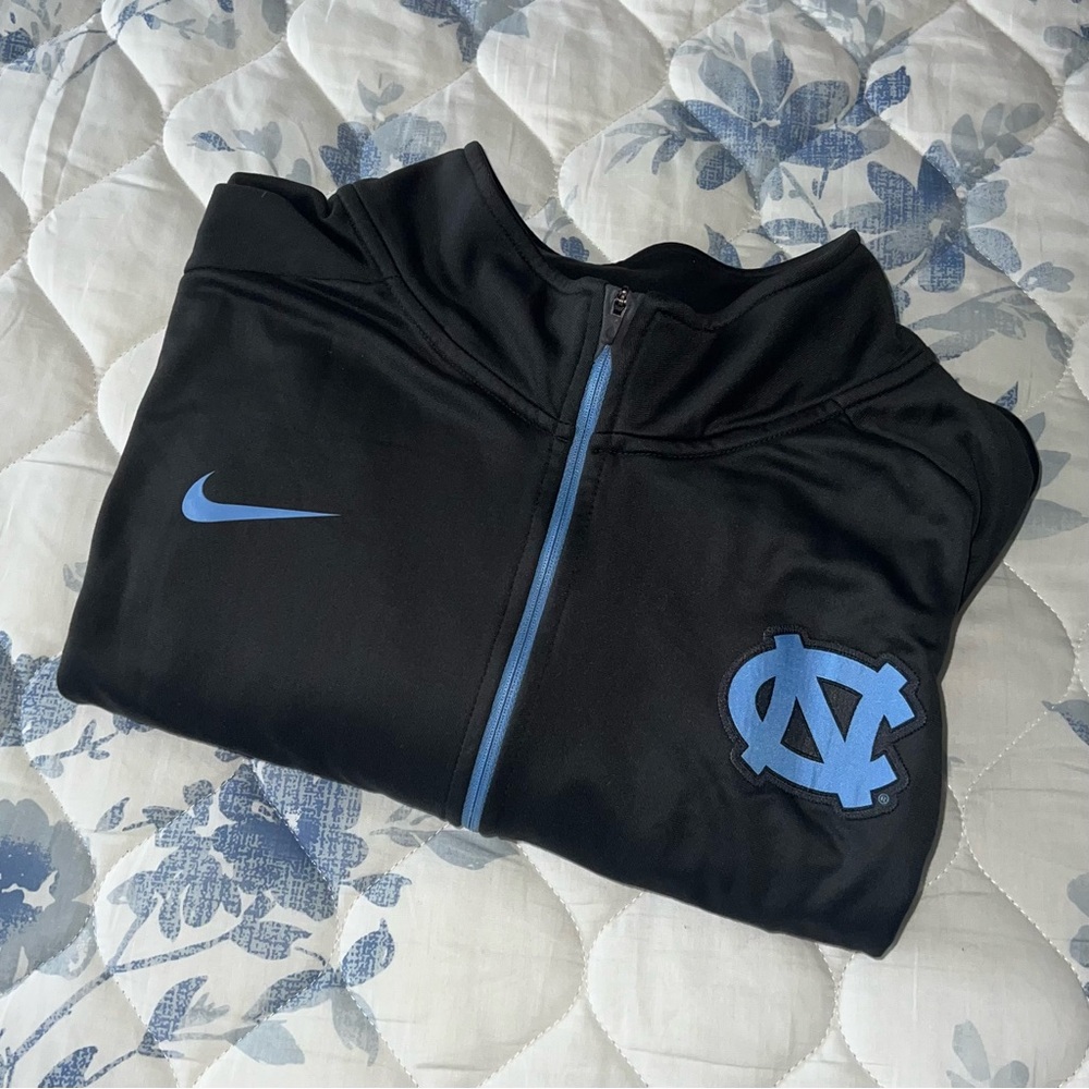 North Carolina Tar Heels lightweight Zip Up Jacket.